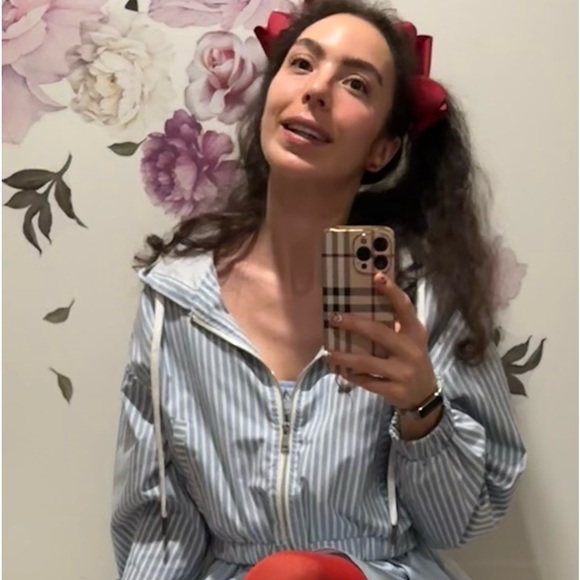 Meet your Posher, Anita - Picture 1 of 1